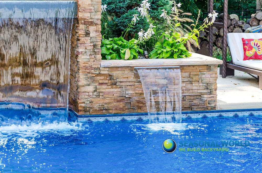 WATERFALLS & GROTTOS Seasonal World