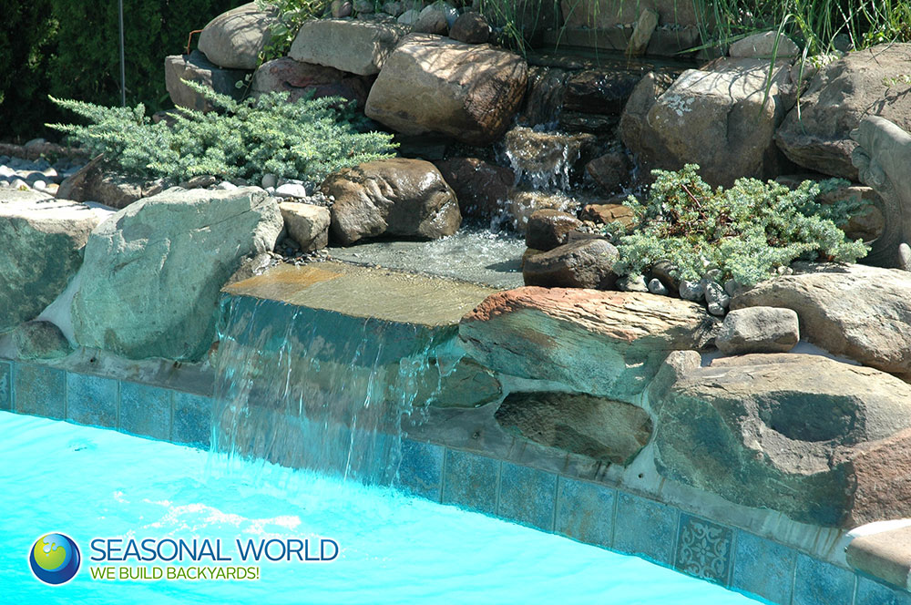 WATERFALLS & GROTTOS Seasonal World