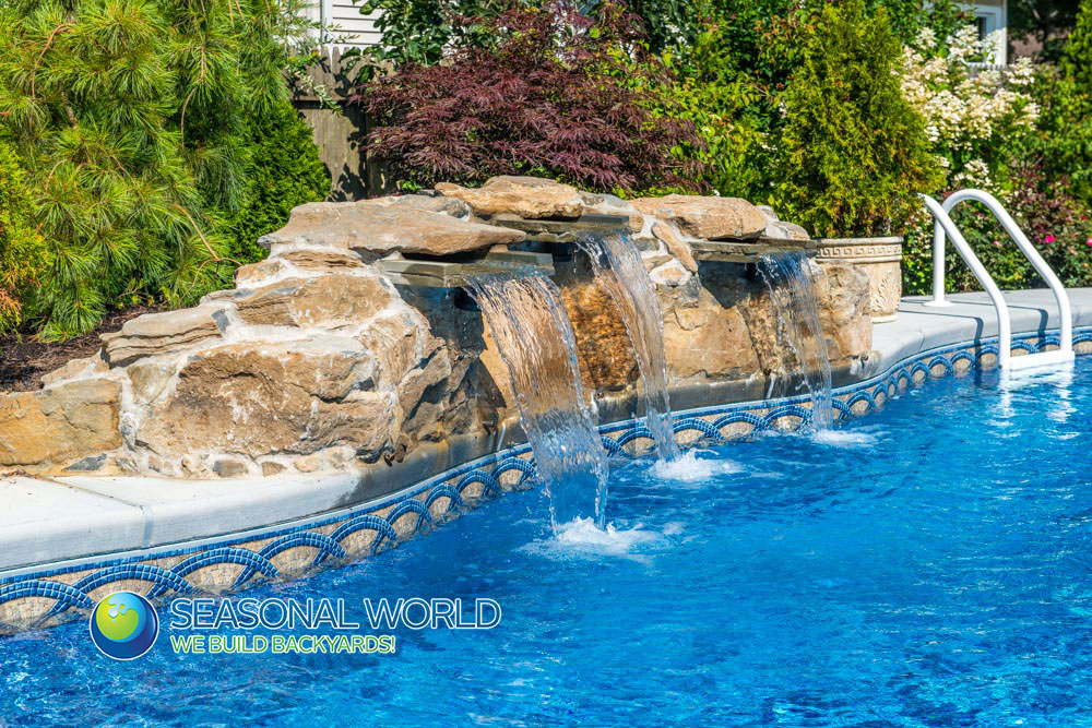 WATERFALLS & GROTTOS Seasonal World