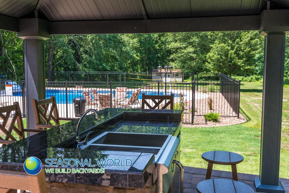 CABANAS & POOL HOUSES – Seasonal World